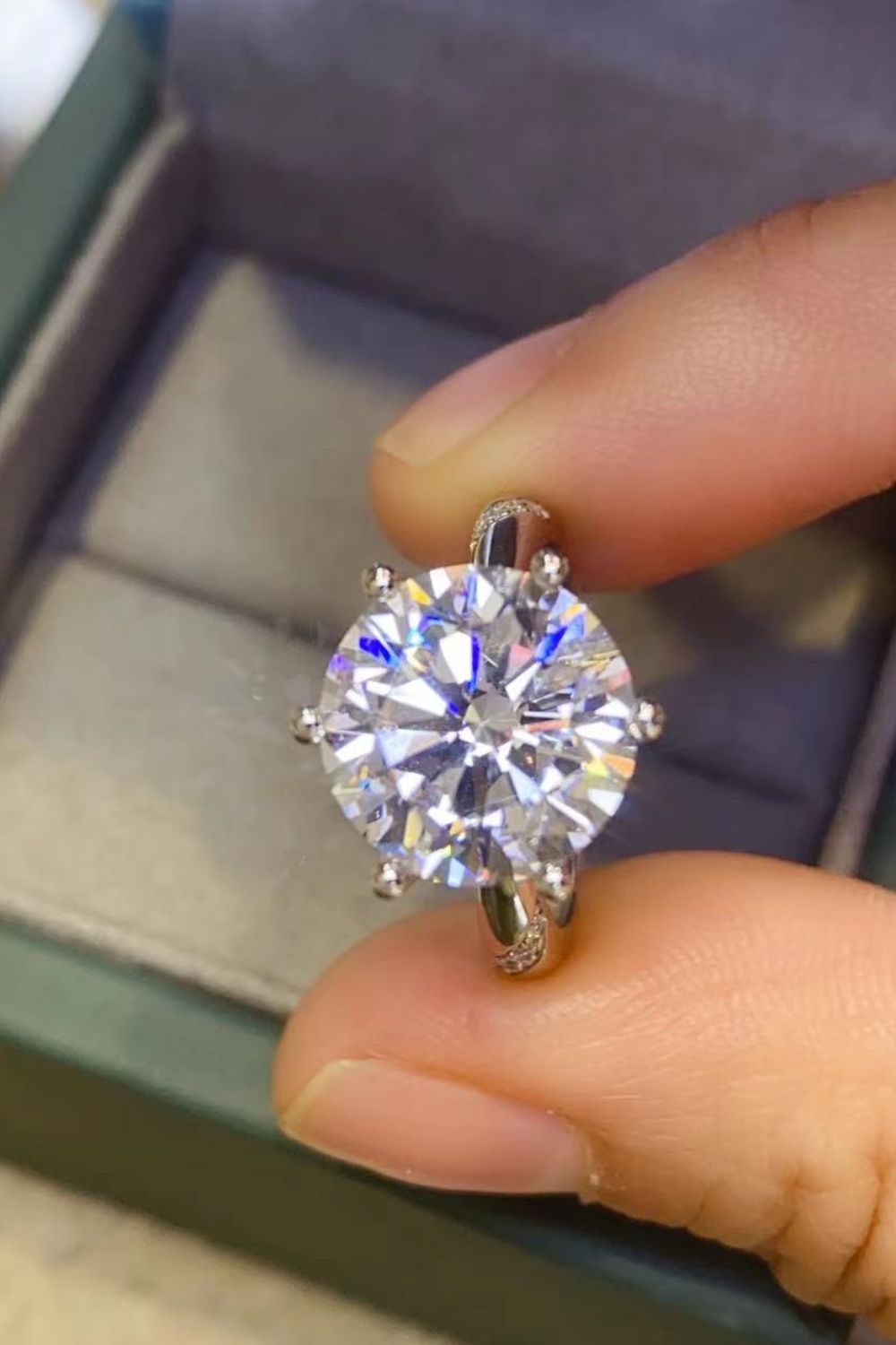 5 Carat Moissanite 6-Prong Ring - 图片 3